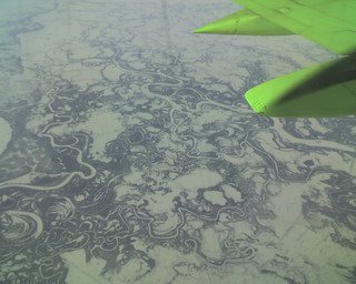 В Москве было +20°С, а в районе Нового Уренгоя под крылом самолёта "зелёное море тайги" пока отсутствует, там -26°С