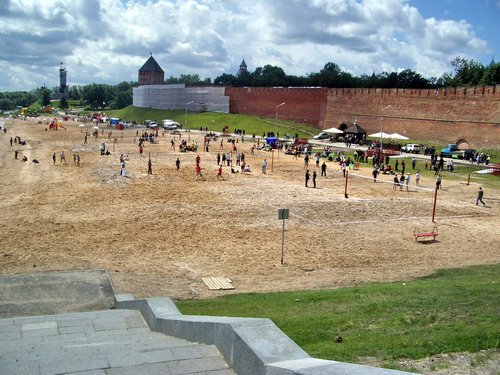 Игры в Новгороде проходят под стенами Кремля на Софийской набережной реки Волхов